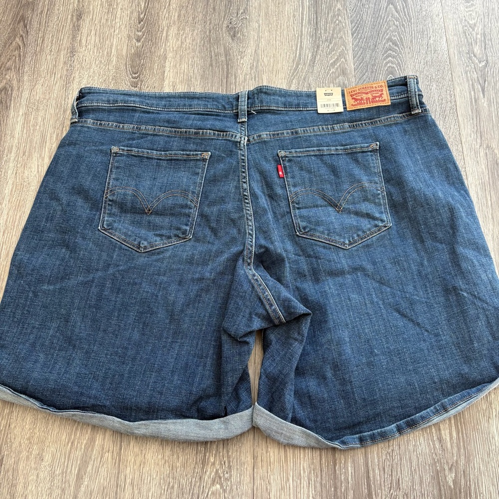 Levi’s Classic Mid-Length Denim Shorts Size 20W NWT Distressed Medium Wash - Picture 3 of 9